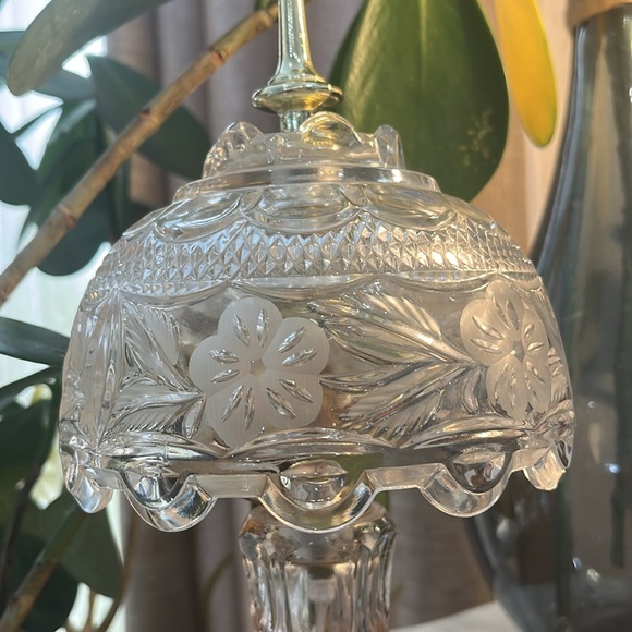 Vintage Lead Crystal Bedside/Vanity Table Lamp - Picture 9 of 10